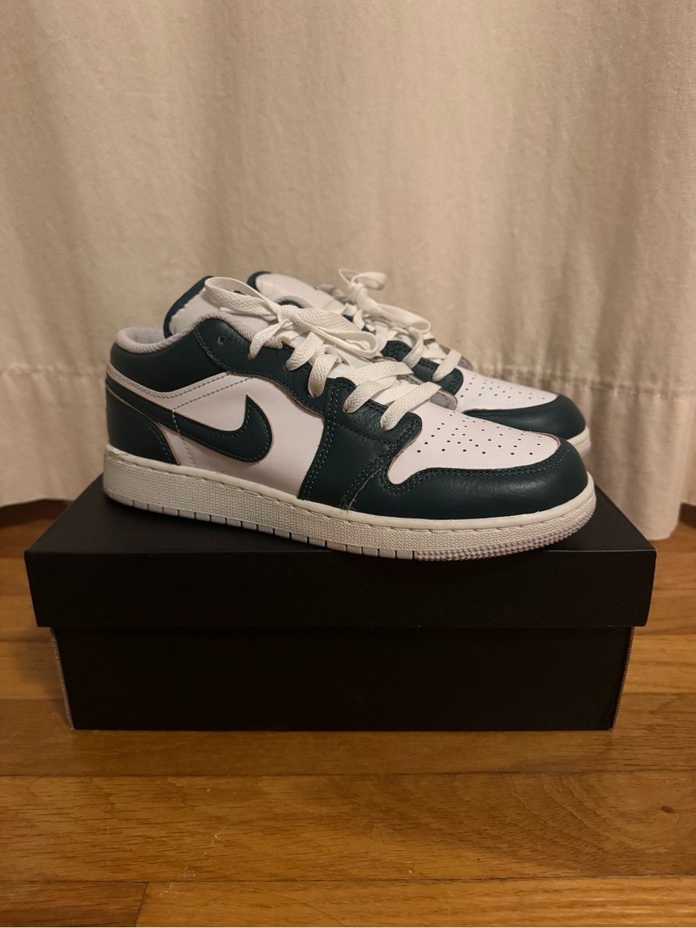 Air Jordan 1 Low se (GS) White and Dark Green size 7